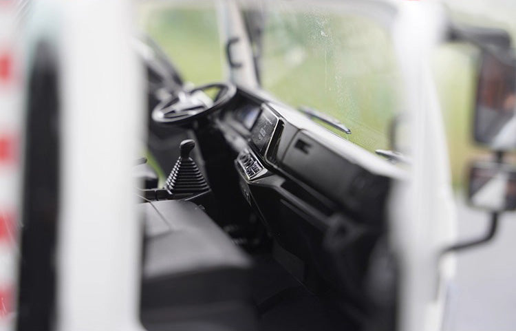 Isuzu ES Diecast Model Car Original 1:18