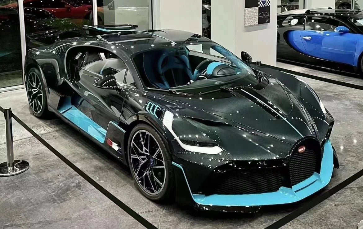 1/18 HH Model Bugatti Divo (Black Carbon with Tiffany Blue Accent) Resin Car Model Limited