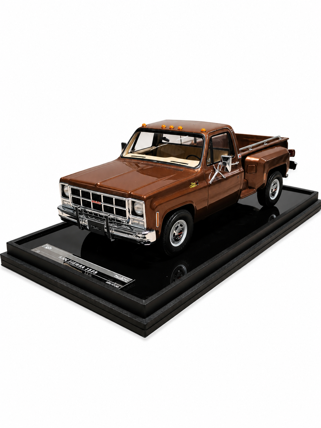 GMC Sierra 1979 Scale 1:18 Brown