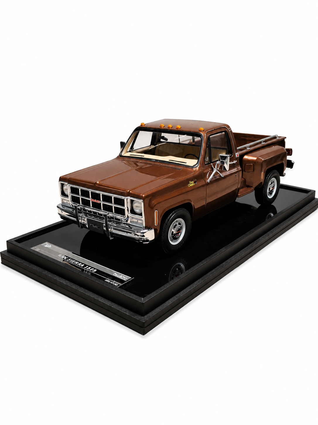 GMC Sierra 1979 Scale 1:18 Brown