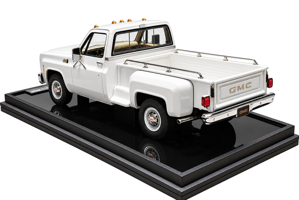 GMC Sierra 1979 Limited Editon Scale 1:18 White