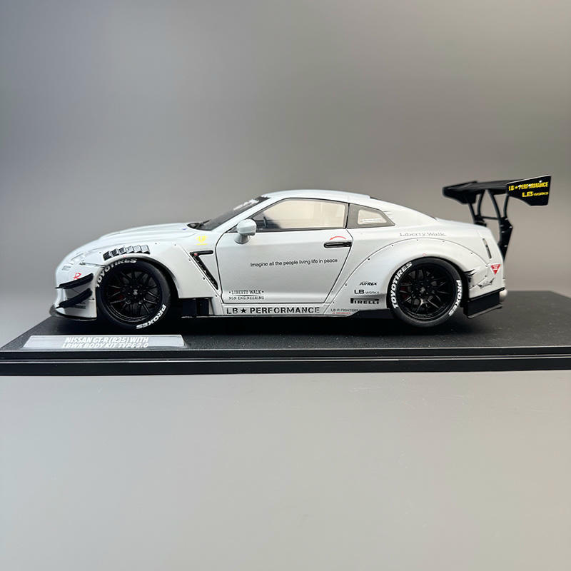 Nissan GT-R (R35) Alloy Model Car Solido 1:18