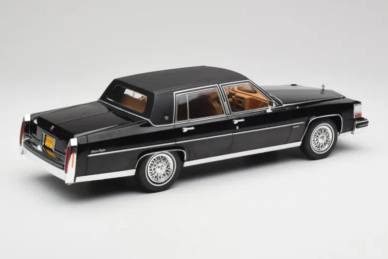 Cadillac Fleetwood Brougham Black MCG 1/18