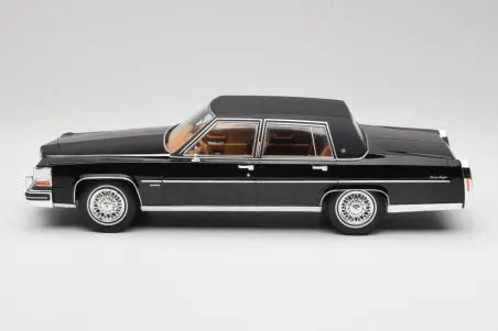 Cadillac Fleetwood Brougham Black MCG 1/18