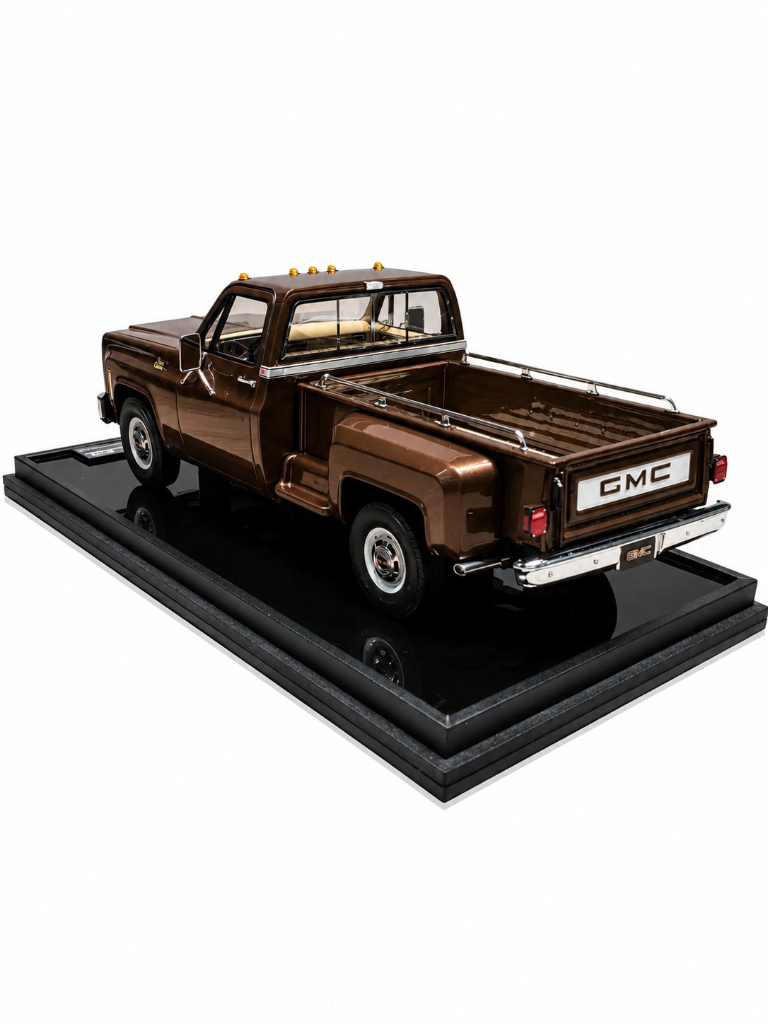 GMC Sierra 1979 Scale 1:18 Brown