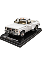GMC Sierra 1979 Limited Editon Scale 1:18 White