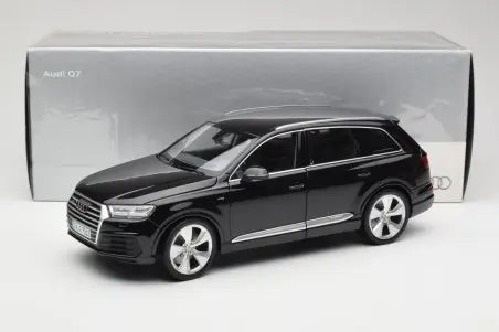 Audi Q7 4M Orca Black Minichamps 1/18