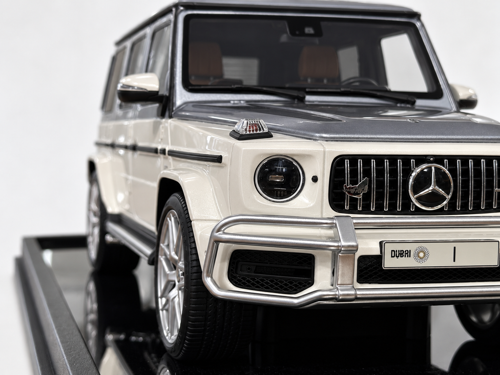 1/18 Resin Mercedes-Benz AMG G 63 UAE Golden Jubilee Edition – Motor Helix (White/Silver)