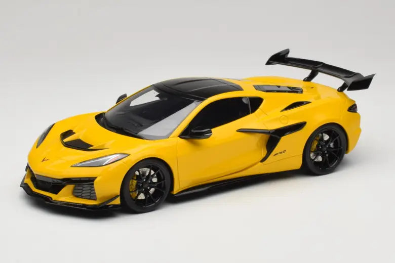 Preorder Chevrolet Corvette C8 ZR1 Yellow GT Spirit 1/18