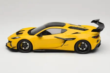 Preorder Chevrolet Corvette C8 ZR1 Yellow GT Spirit 1/18
