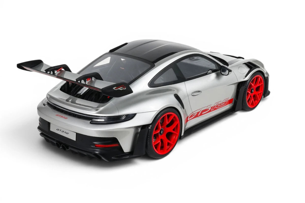 GT Spirit reproduces this Porsche 911 (992.1) GT3 RS at 1:8 scale