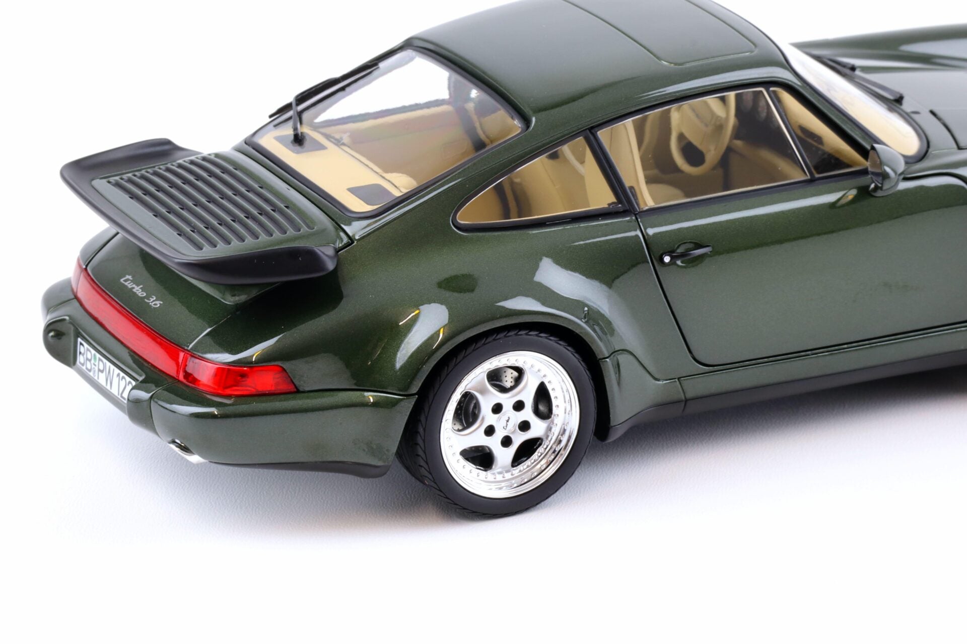 1:18 Norev Porsche 911 964 Turbo 3.6 Coupe 1993 Oak green metallic – Limited 999 pcs.