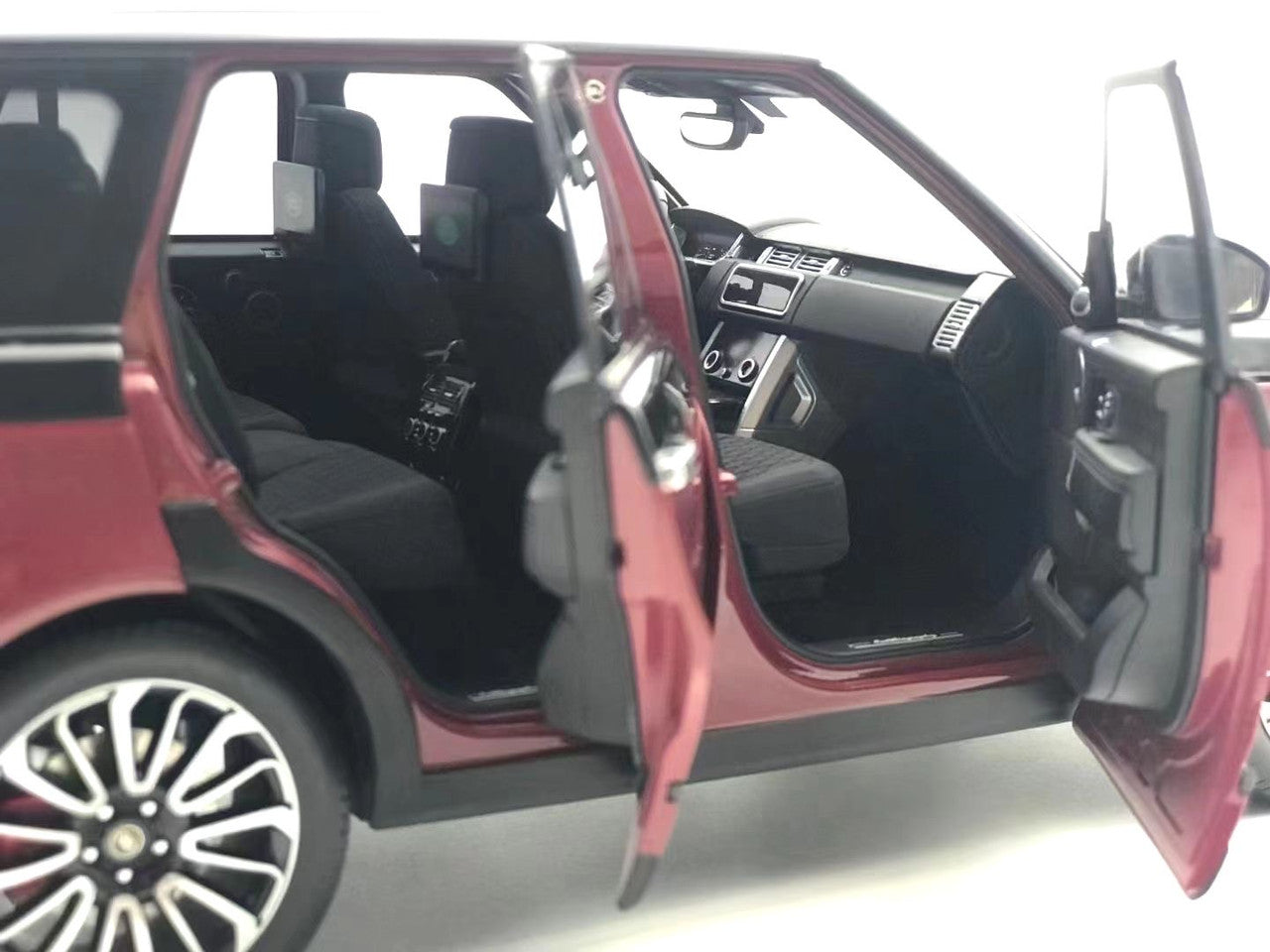 1/18 LCD 2020 Land Rover Range 4th Generation (2013-Present) (Red & Black) Diecast Car Model