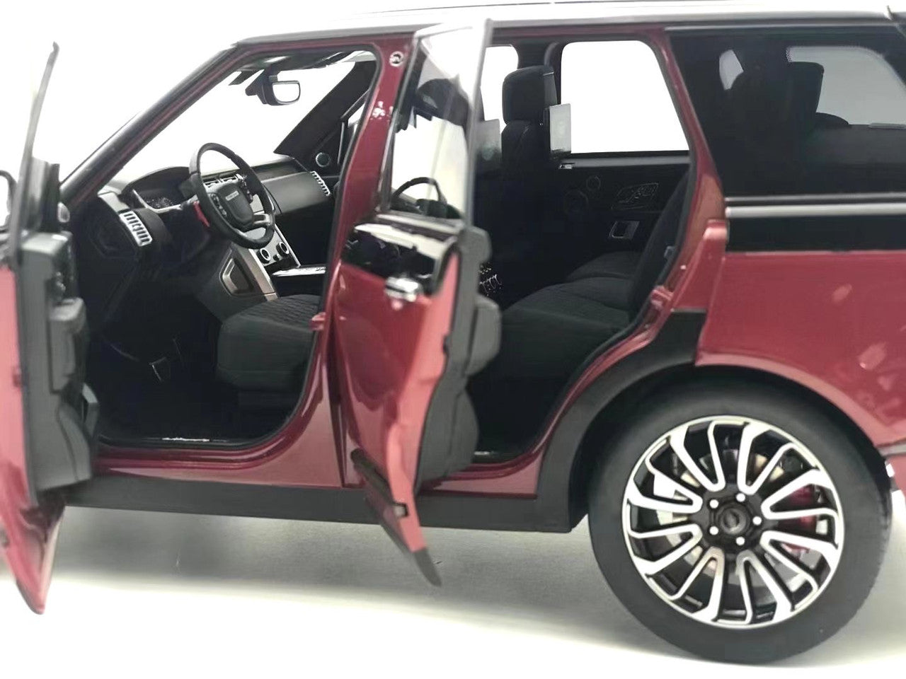 1/18 LCD 2020 Land Rover Range 4th Generation (2013-Present) (Red & Black) Diecast Car Model