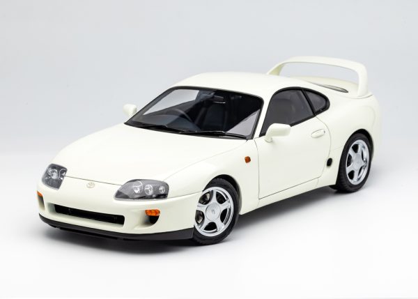 LCD MODELS TOYOTA SUPRA A80 WHITE SCALE 1/18 . LIFT MODEL AND KEYCHAIN INCLUDED