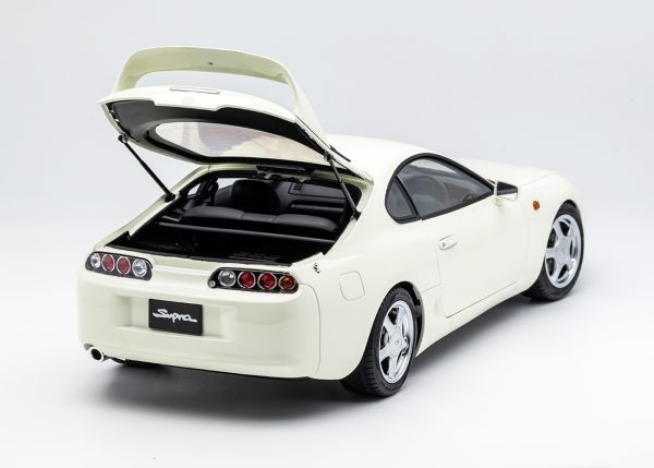 LCD MODELS TOYOTA SUPRA A80 WHITE SCALE 1/18 . LIFT MODEL AND KEYCHAIN INCLUDED