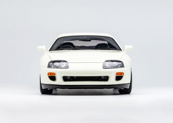 LCD MODELS TOYOTA SUPRA A80 WHITE SCALE 1/18 . LIFT MODEL AND KEYCHAIN INCLUDED