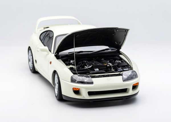 LCD MODELS TOYOTA SUPRA A80 WHITE SCALE 1/18 . LIFT MODEL AND KEYCHAIN INCLUDED