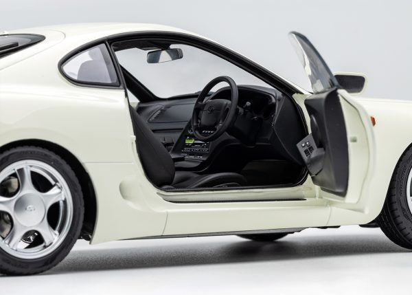 LCD MODELS TOYOTA SUPRA A80 WHITE SCALE 1/18 . LIFT MODEL AND KEYCHAIN INCLUDED