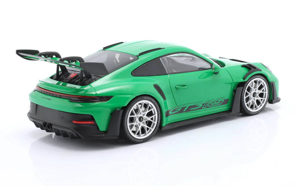 Minichamps 1:18 Porsche 911 GT3 RS (992) in Python Green / Silver Wheels