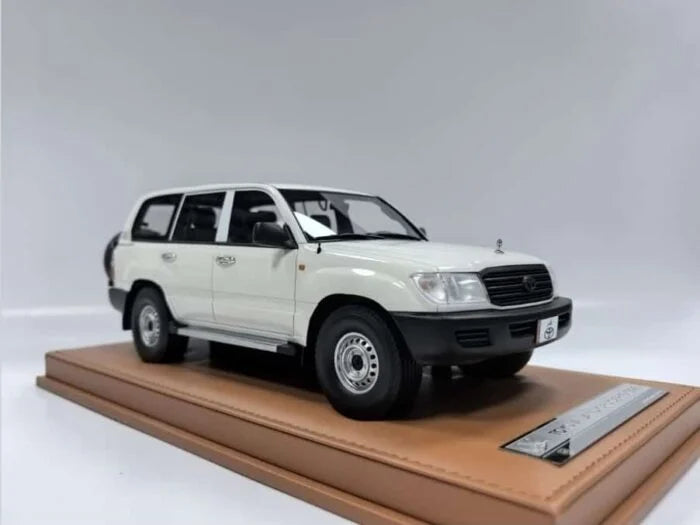Toyota Land Cruiser G 1998 1:18 White