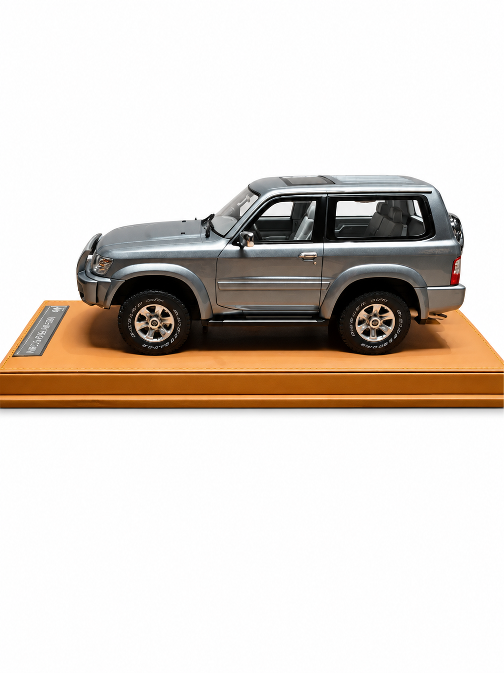 Nissan Patrol 2004 (Grey) Scale 1/18