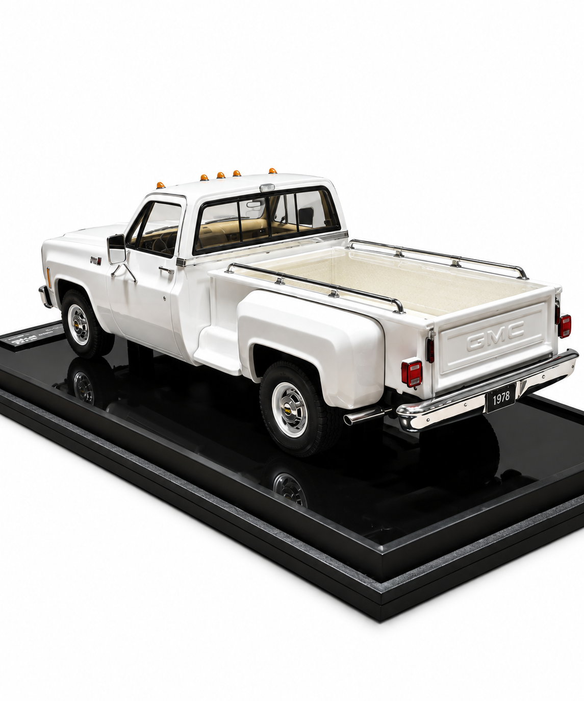 GMC Sierra 1979 Limited Editon Scale 1:18 White