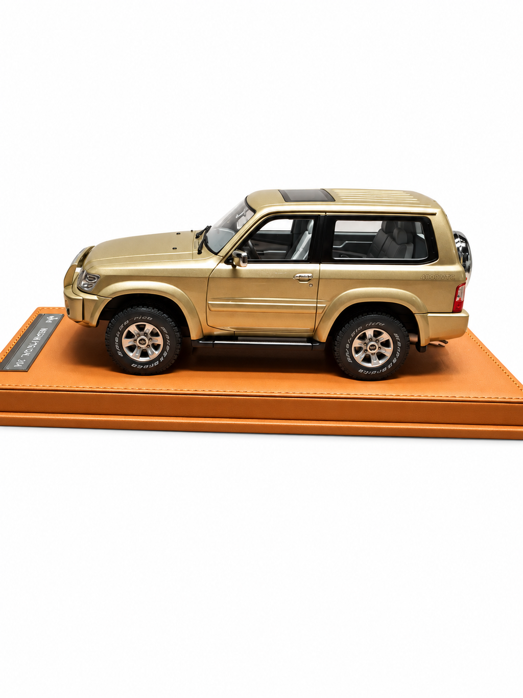 Nissan Patrol 2004 (Gold) Scale 1/18