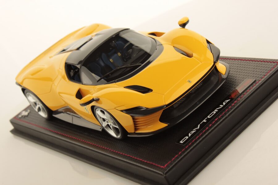 MR Collection FERRARI DAYTONA SP3 2022 1:18 Model Car YELLOW FE036D