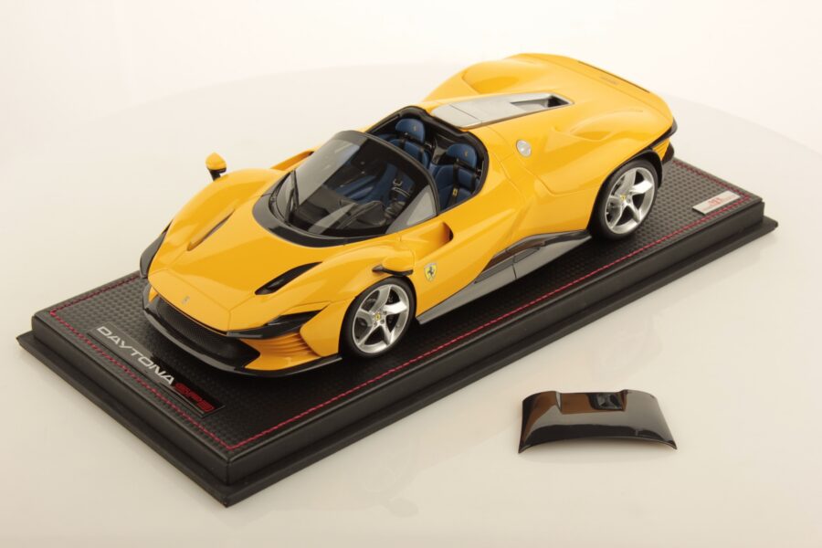 MR Collection FERRARI DAYTONA SP3 2022 1:18 Model Car YELLOW FE036D