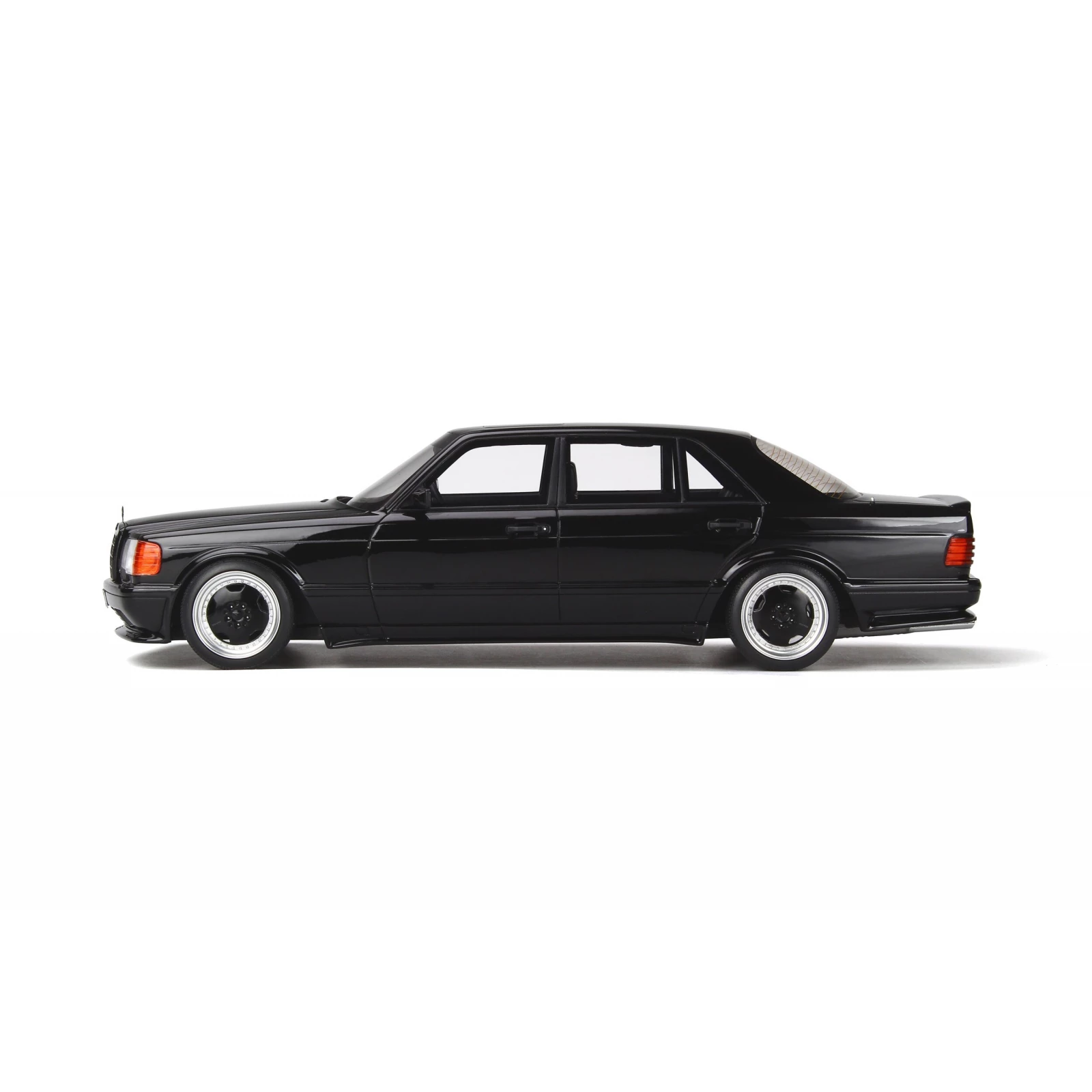 Mercedes-Benz 560 (W126) 6.0 SEL AMG Obsidian Black Metallic 1989 1/18