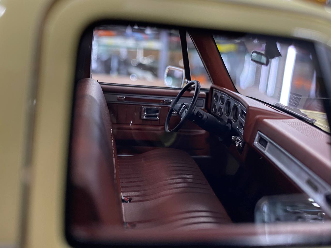 GMC Sierra Classic 3500 (1984) - Desert Yellow - Limited 60 pcs  1/18