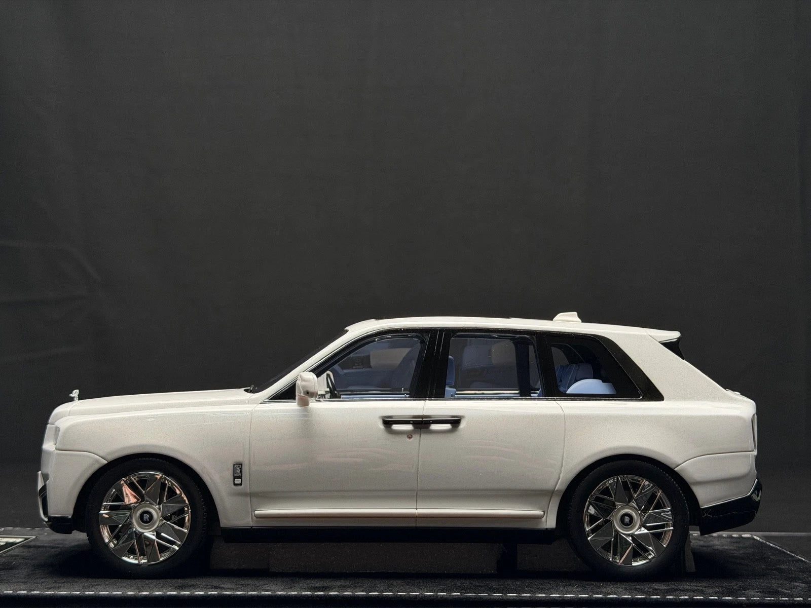 Rolls Royce Cullinan Series II (White) [H&H] 1/18 scale