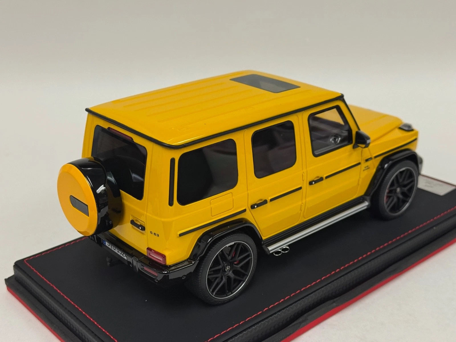 Preorder 1/18 BBA Models Mercedes Benz AMG G63 from 2025 in yellow 20 pieces