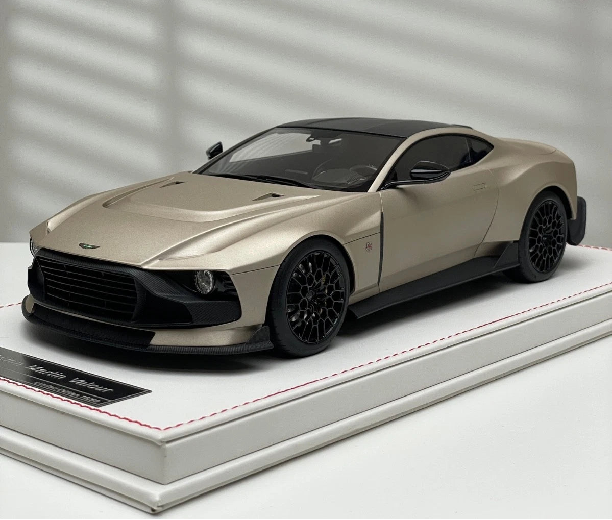 Aston Martin Valour – Runner Verdant Jade - Limited 50 pcs 1/18 Resin