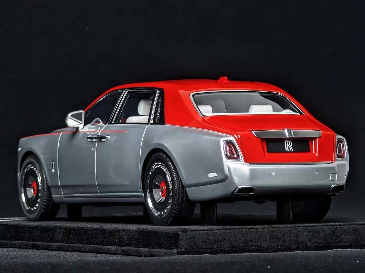 Rolls Royce Phantom Long Wheelbase Series II (Silver) [Henson&Heaven] 1/18 scale