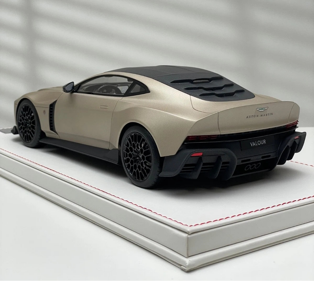 Aston Martin Valour – Runner Verdant Jade - Limited 50 pcs 1/18 Resin