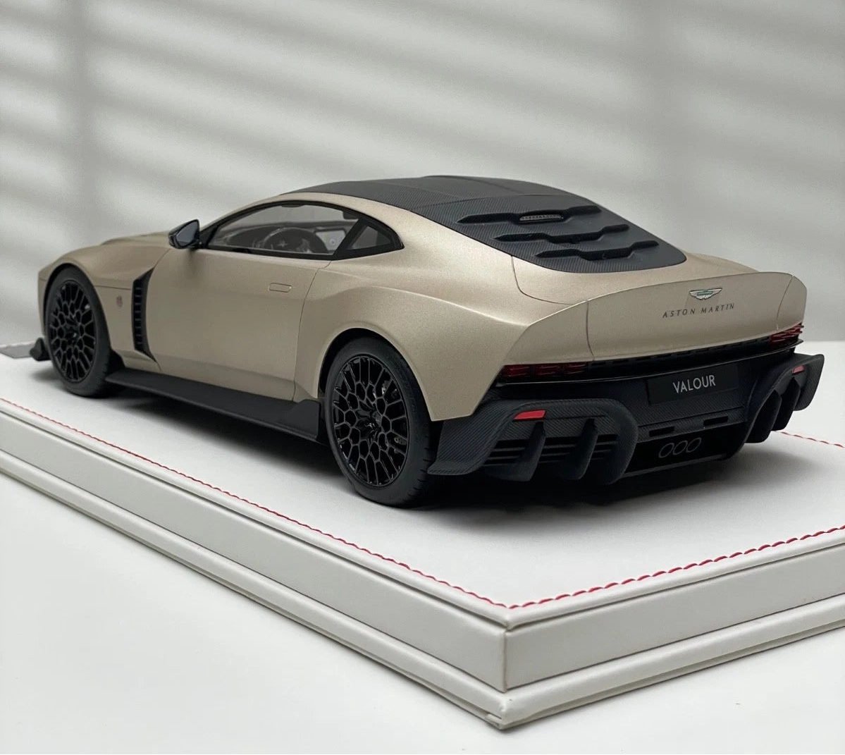 Aston Martin Valour – Runner Verdant Jade - Limited 50 pcs 1/18 Resin