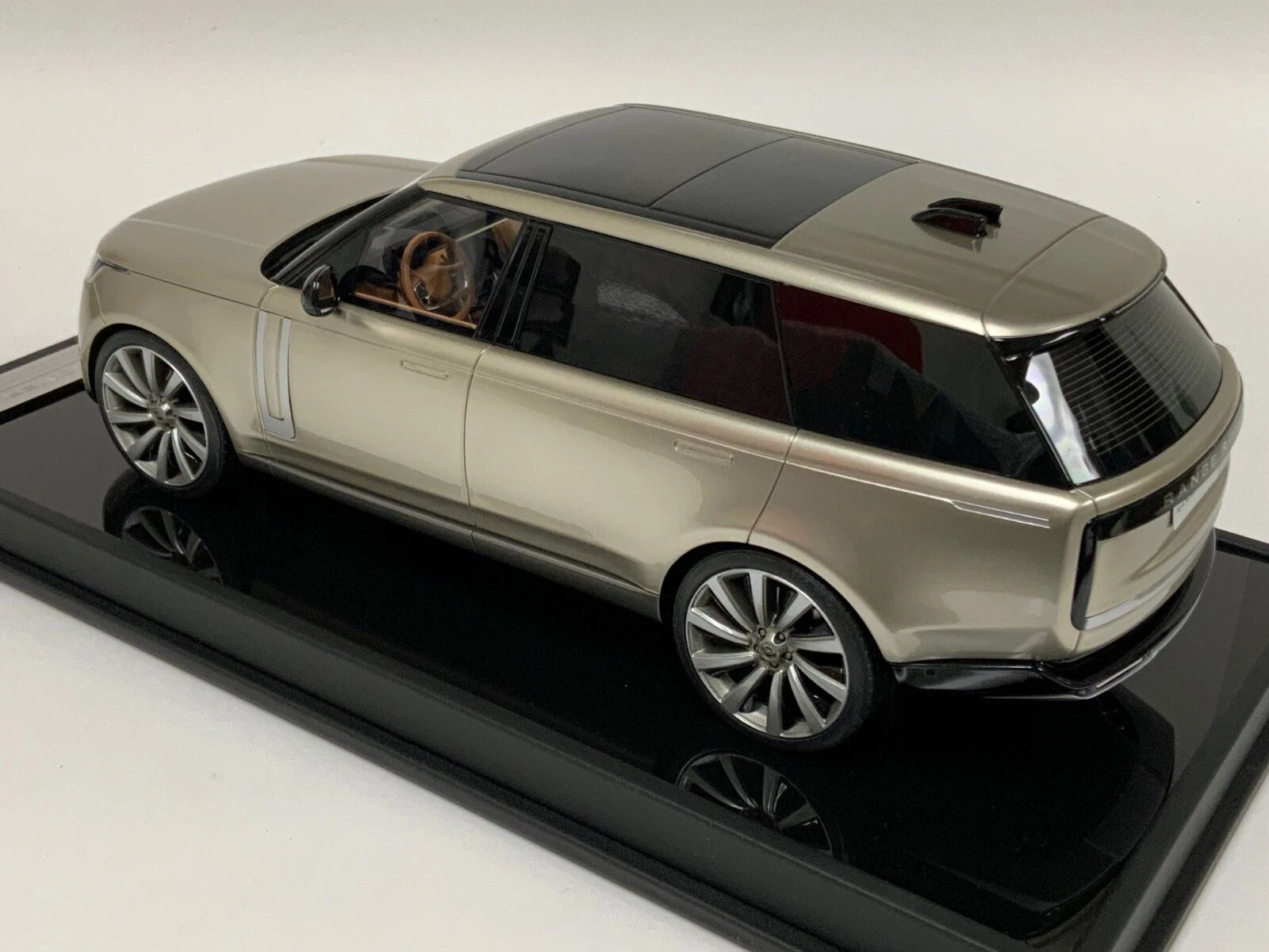 1/18 Motorhelix / LCD 2023 Range Autobiography in Gold Silver lmtd 99 pcs LAND ROVER