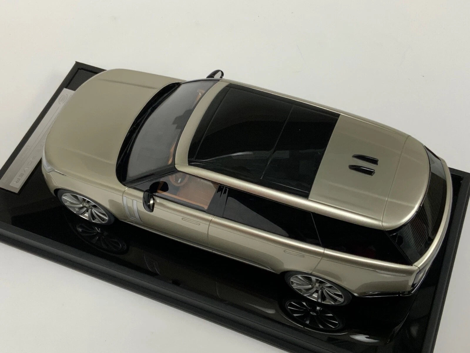 1/18 Motorhelix / LCD 2023 Range Autobiography in Gold Silver lmtd 99 pcs LAND ROVER