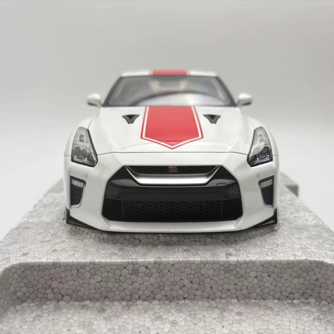 1/18 Nissan GTR R35 50th Anniversary Edition Alloy Openable Car Model MotorHelix