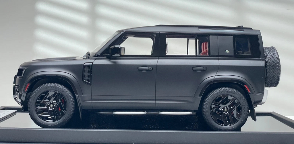 Land Rover Defender (Matte Black/ Red Interior) [OEM EXCLUSIVE] 1:18 scale Motorhelix
