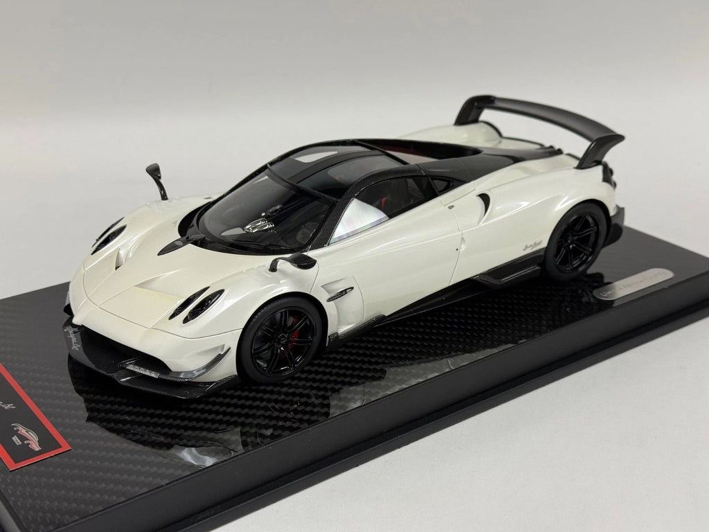 1/18 YY model Pagani Huayra BC Coupe in White Black wheels on Carbon Base AB494