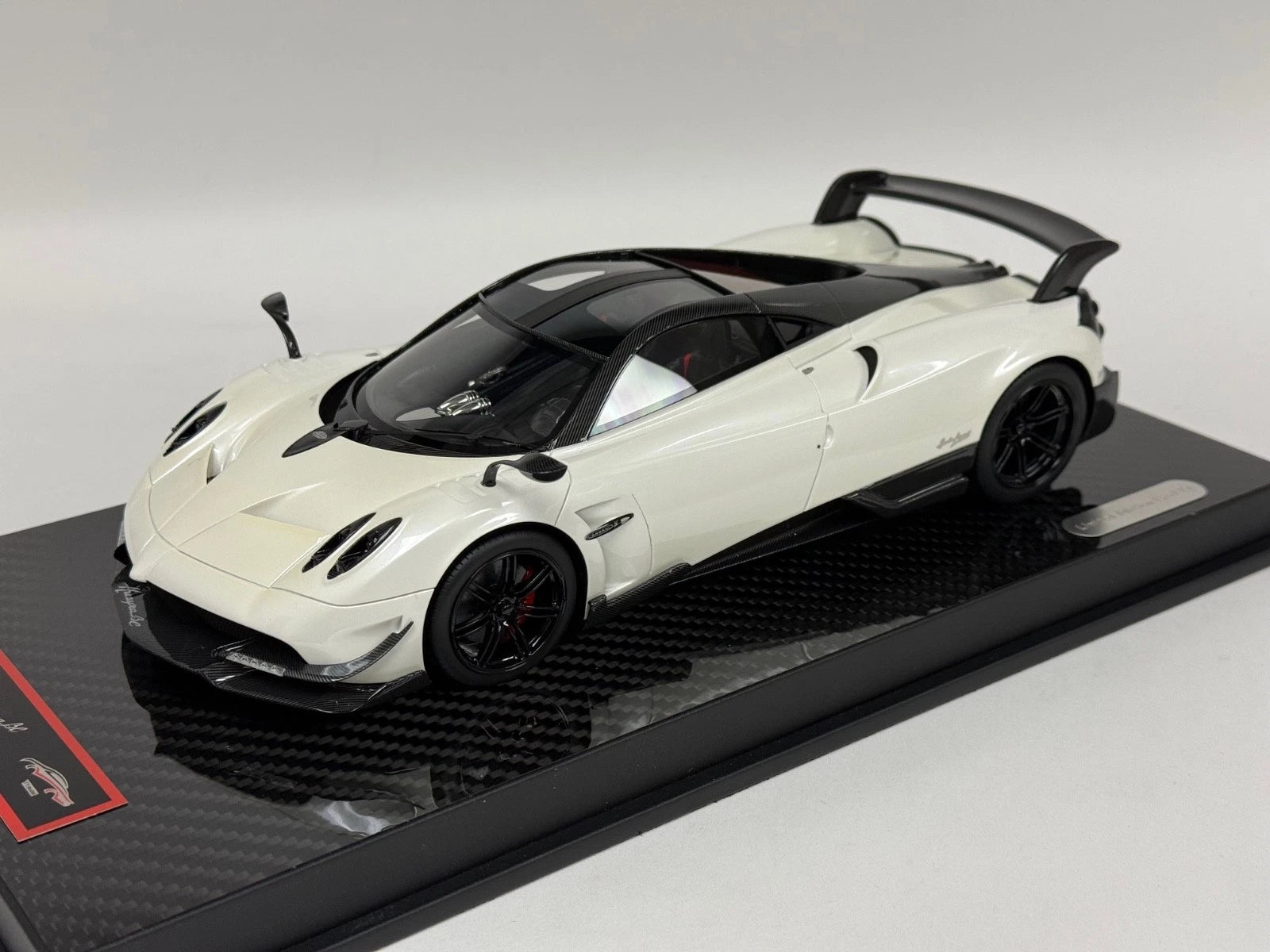 1/18 YY model Pagani Huayra BC Coupe in White Black wheels on Carbon Base AB494
