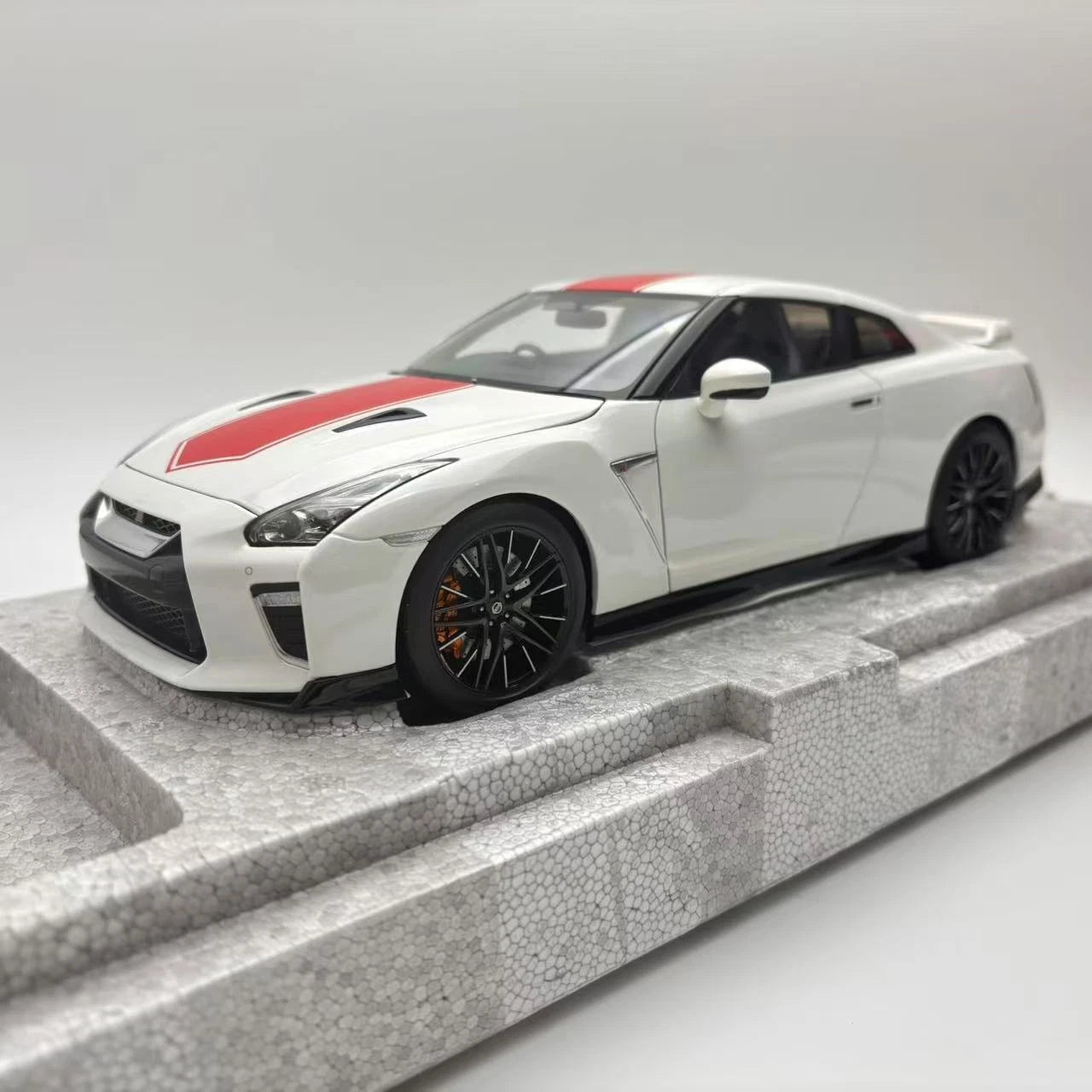 1/18 Nissan GTR R35 50th Anniversary Edition Alloy Openable Car Model MotorHelix