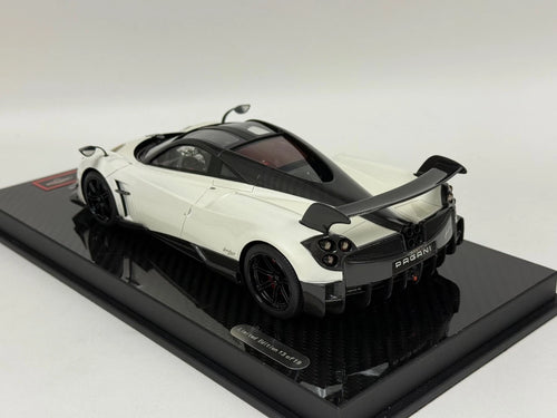 1/18 YY model Pagani Huayra BC Coupe in White Black wheels on Carbon Base AB494