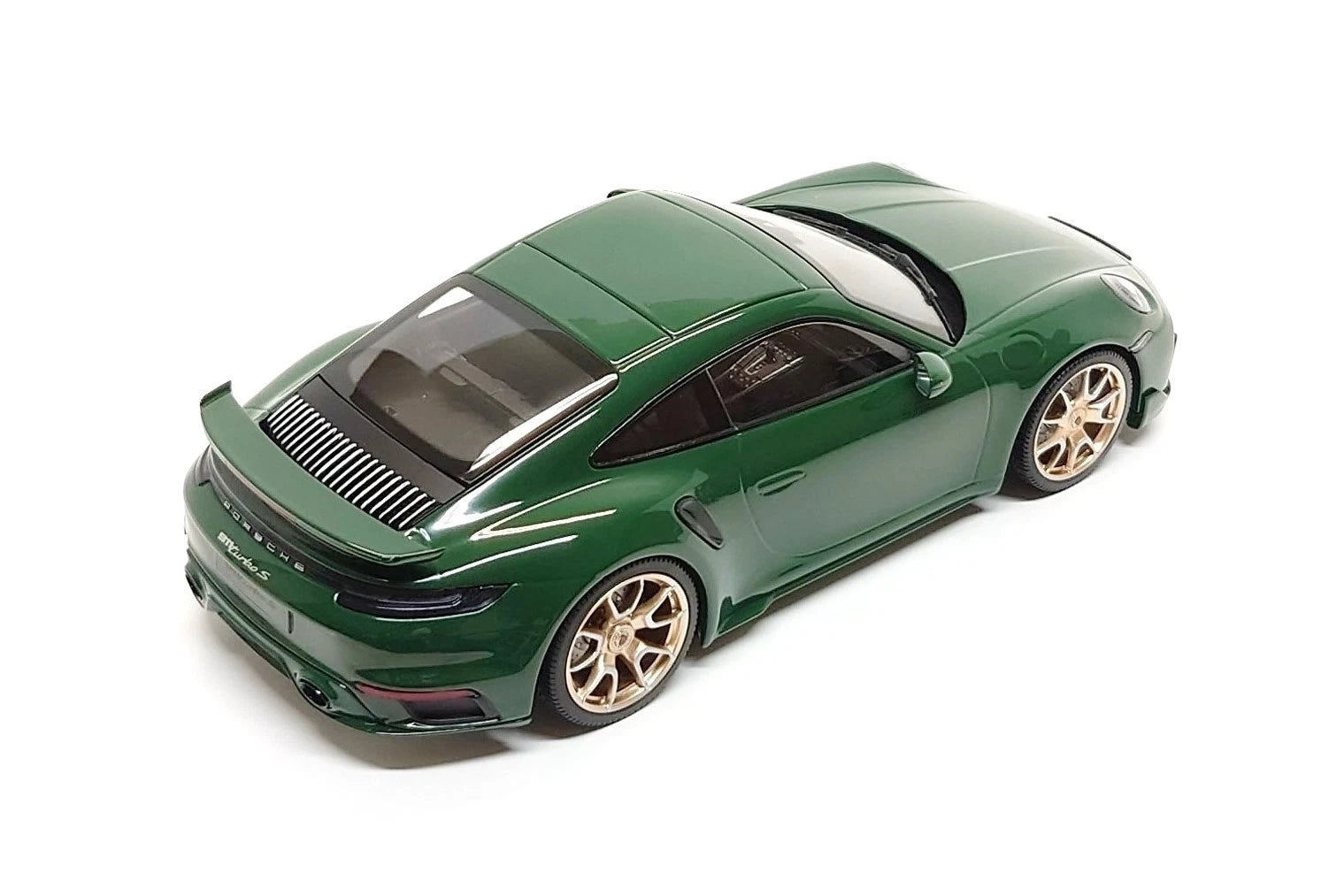 Porsche 911 (992) Turbo S Coupe Sport 2024 green / golden rims 1:18 Minichamps