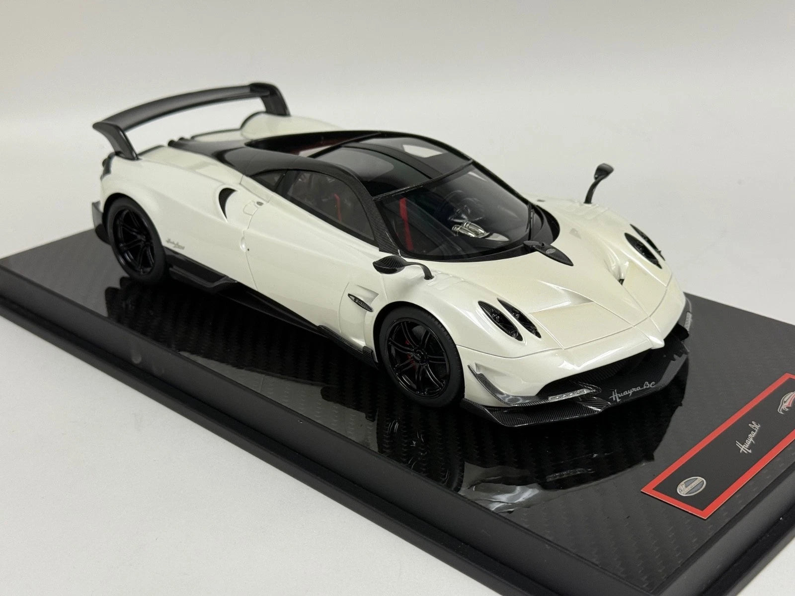 1/18 YY model Pagani Huayra BC Coupe in White Black wheels on Carbon Base AB494