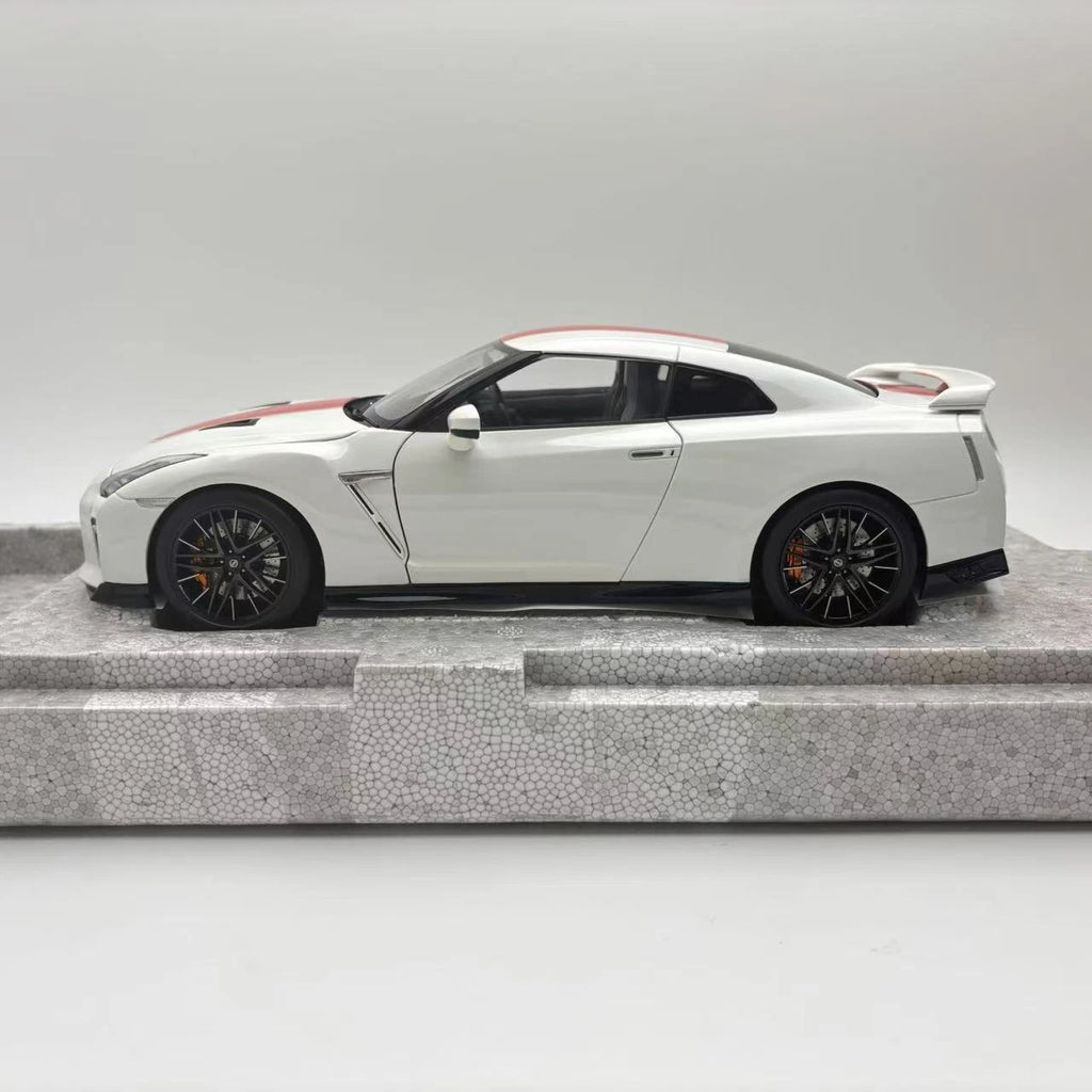 1/18 Nissan GTR R35 50th Anniversary Edition Alloy Openable Car Model MotorHelix