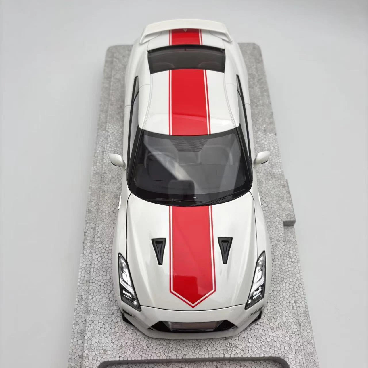 1/18 Nissan GTR R35 50th Anniversary Edition Alloy Openable Car Model MotorHelix